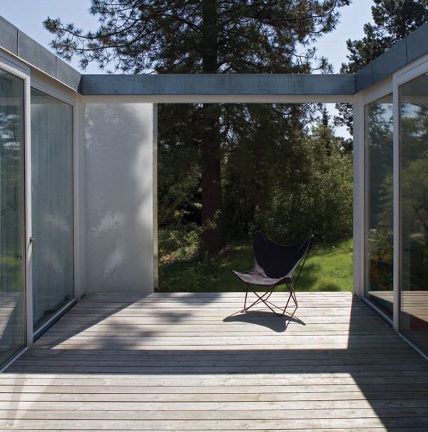 Unusual Summer House hides behind fabric panels