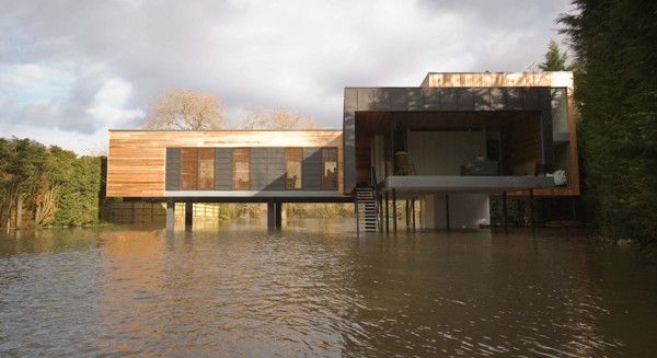 เป็นบ้านที่ต้องลุยน้ำเข้าไปหรอเนี่ย - - '' House On The River - wow, it's actually in the river