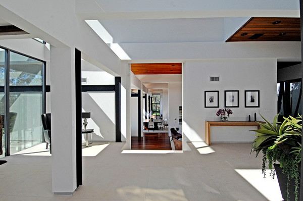 Luxury House Makes Modern Luxury a Daily Event in Beverly Hills