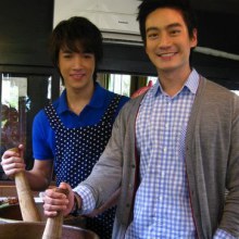 ริท โชว์ฝีมือตำส้มตำในรายการ Dr.Smith
