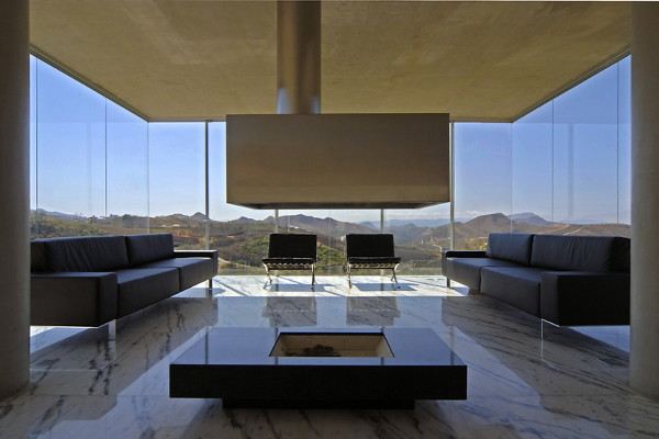 High End House in Brazil with infinity pool and elevator