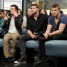 สามหนุ่มเนื้อทอง Josh Hutcherson, Liam Hemsworth และ Alexander Ludwig โชว์หล่อเท่ ไปโปรโมทหนัง The H