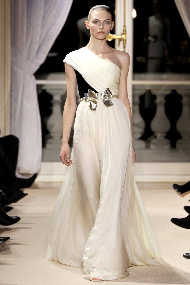 PARIS HAUTE COUTURE: GIAMBATTISTA VALLI SPRING 2012 COUTURE