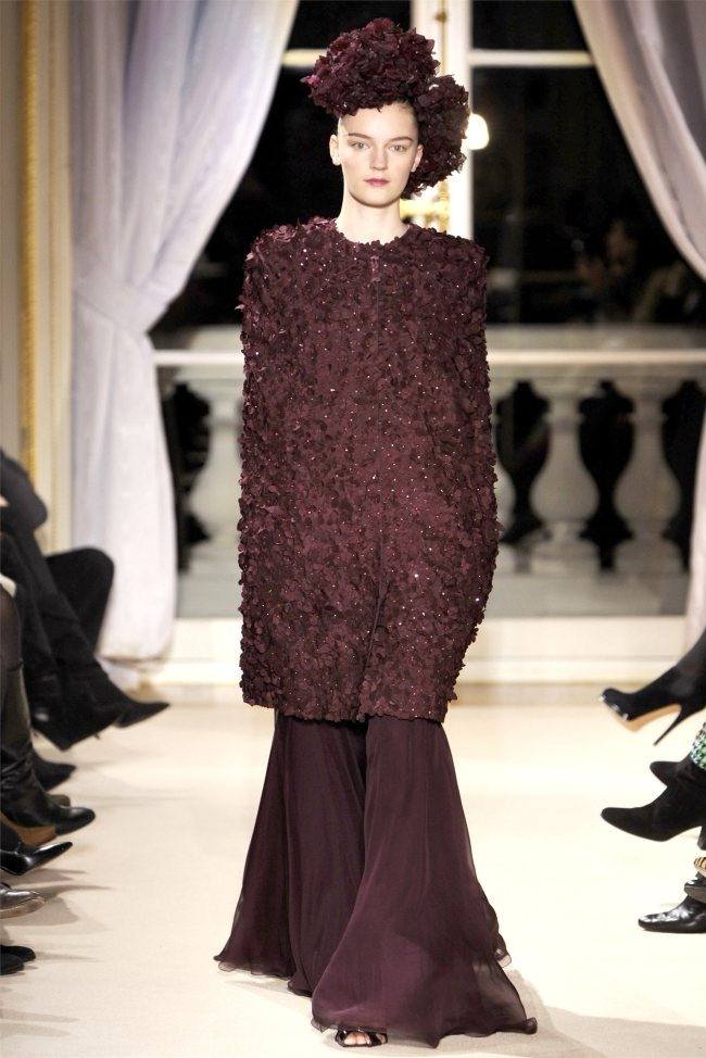 PARIS HAUTE COUTURE: GIAMBATTISTA VALLI SPRING 2012 COUTURE