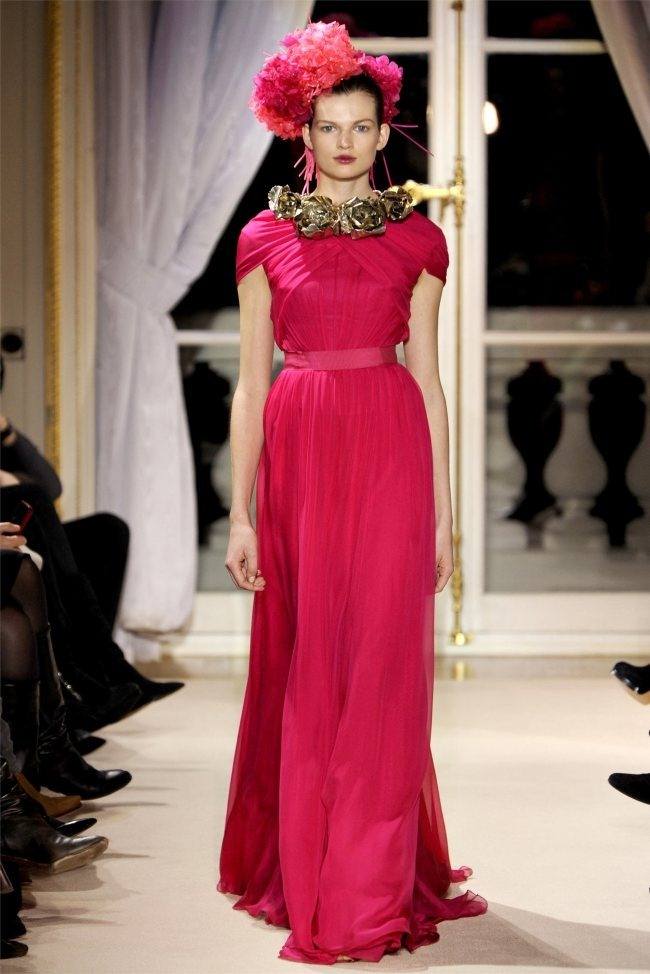 PARIS HAUTE COUTURE: GIAMBATTISTA VALLI SPRING 2012 COUTURE