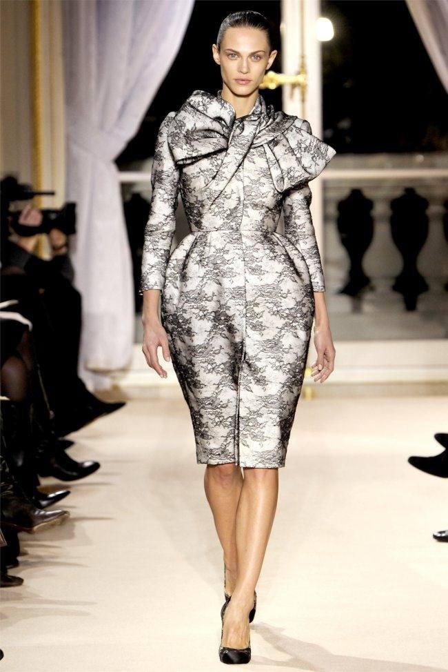 PARIS HAUTE COUTURE: GIAMBATTISTA VALLI SPRING 2012 COUTURE