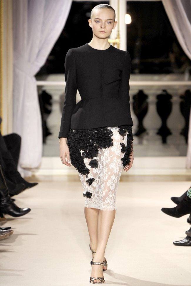 PARIS HAUTE COUTURE: GIAMBATTISTA VALLI SPRING 2012 COUTURE