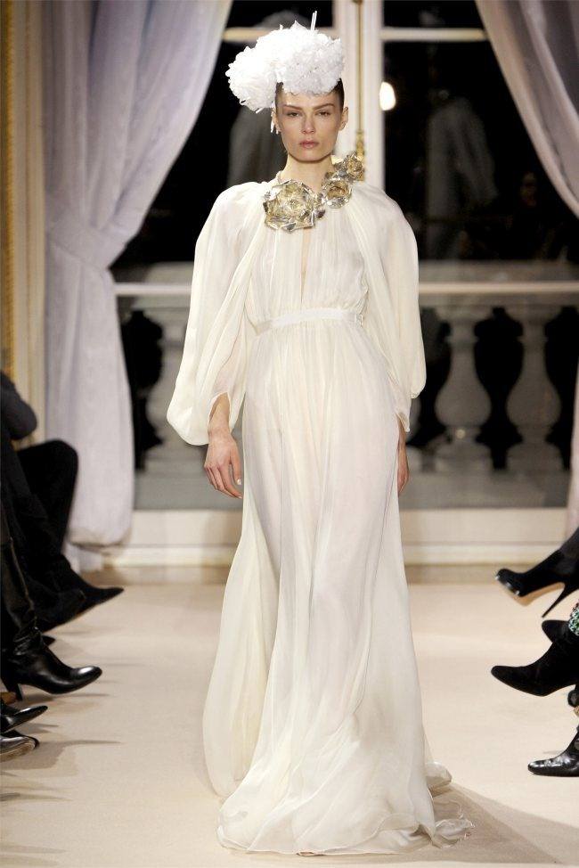 PARIS HAUTE COUTURE: GIAMBATTISTA VALLI SPRING 2012 COUTURE