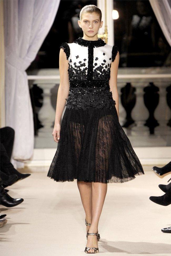 PARIS HAUTE COUTURE: GIAMBATTISTA VALLI SPRING 2012 COUTURE