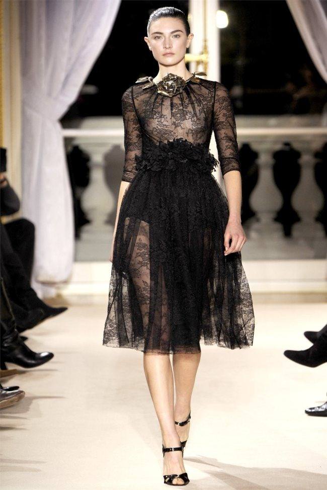 PARIS HAUTE COUTURE: GIAMBATTISTA VALLI SPRING 2012 COUTURE