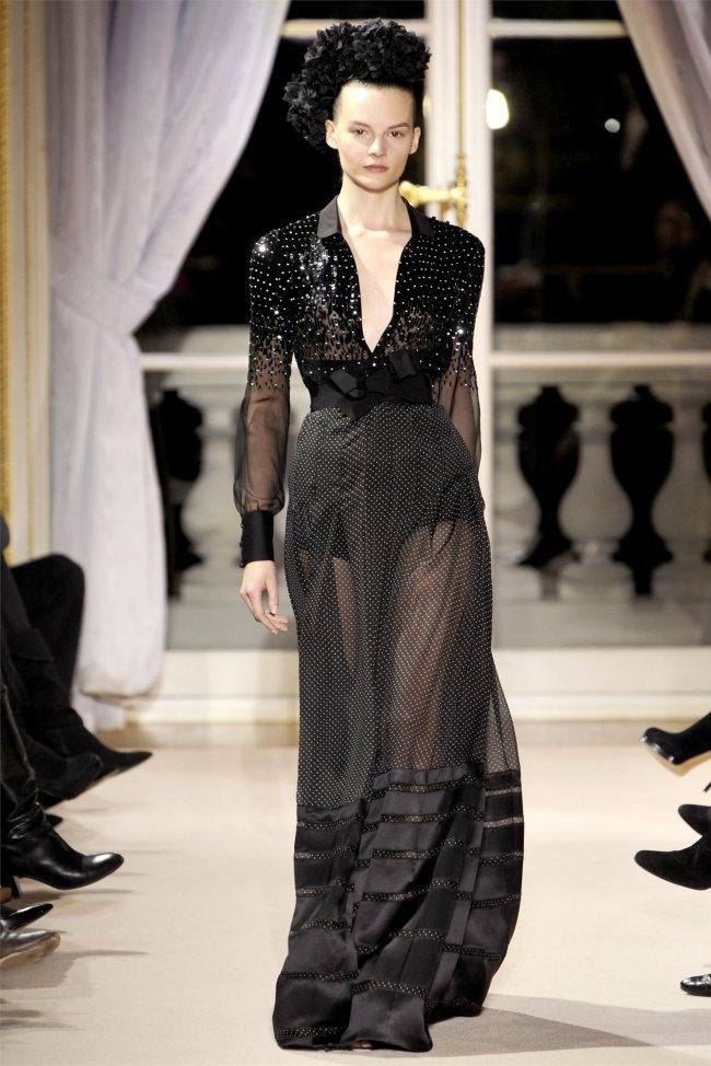 PARIS HAUTE COUTURE: GIAMBATTISTA VALLI SPRING 2012 COUTURE