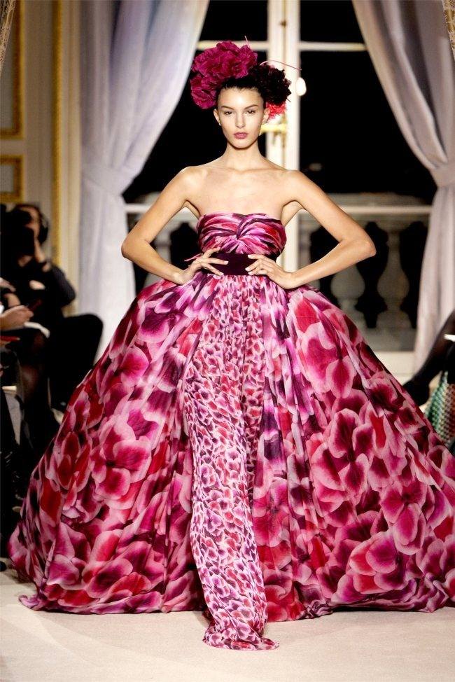 PARIS HAUTE COUTURE: GIAMBATTISTA VALLI SPRING 2012 COUTURE