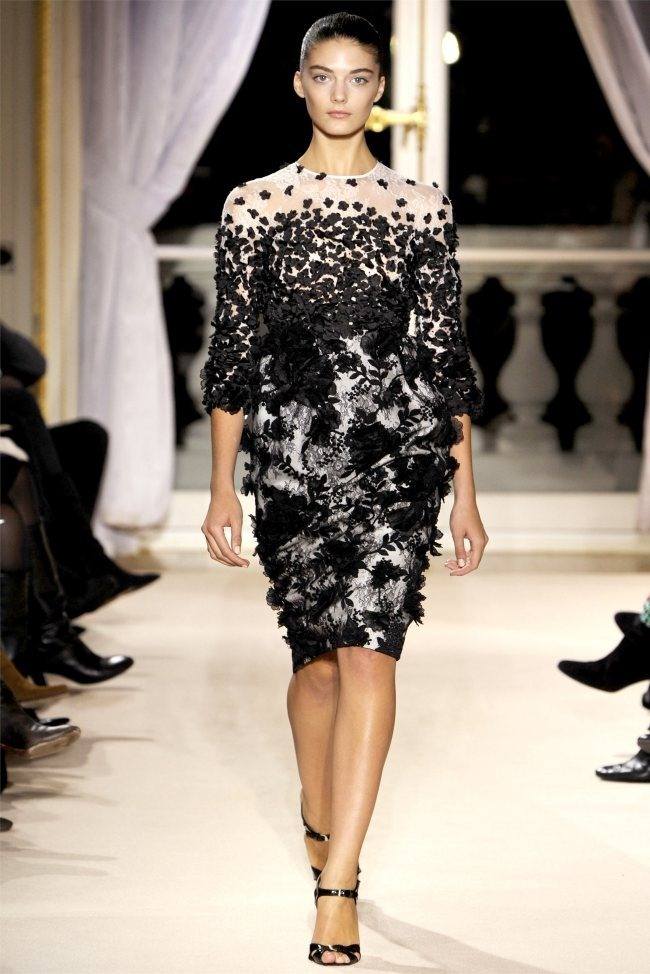 PARIS HAUTE COUTURE: GIAMBATTISTA VALLI SPRING 2012 COUTURE