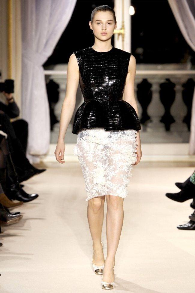 PARIS HAUTE COUTURE: GIAMBATTISTA VALLI SPRING 2012 COUTURE