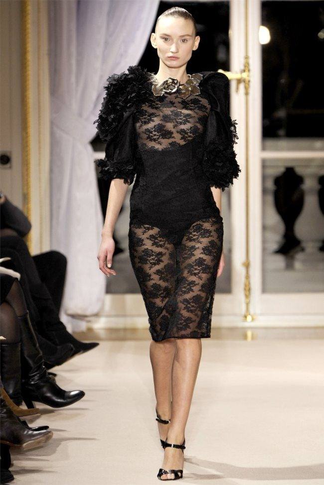 PARIS HAUTE COUTURE: GIAMBATTISTA VALLI SPRING 2012 COUTURE