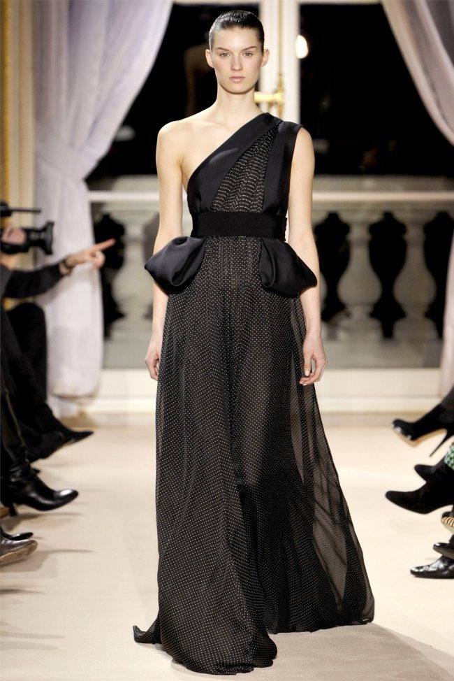 PARIS HAUTE COUTURE: GIAMBATTISTA VALLI SPRING 2012 COUTURE