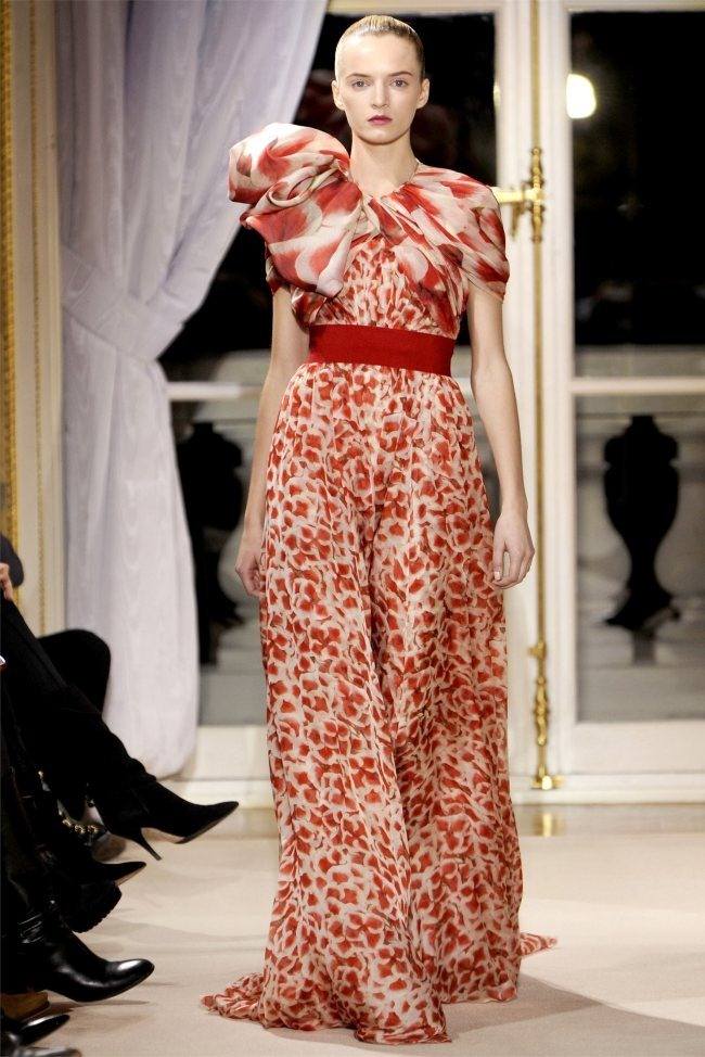 PARIS HAUTE COUTURE: GIAMBATTISTA VALLI SPRING 2012 COUTURE