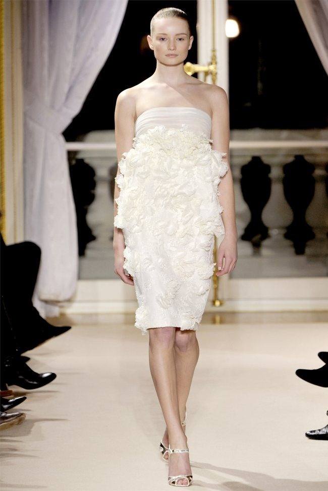 PARIS HAUTE COUTURE: GIAMBATTISTA VALLI SPRING 2012 COUTURE