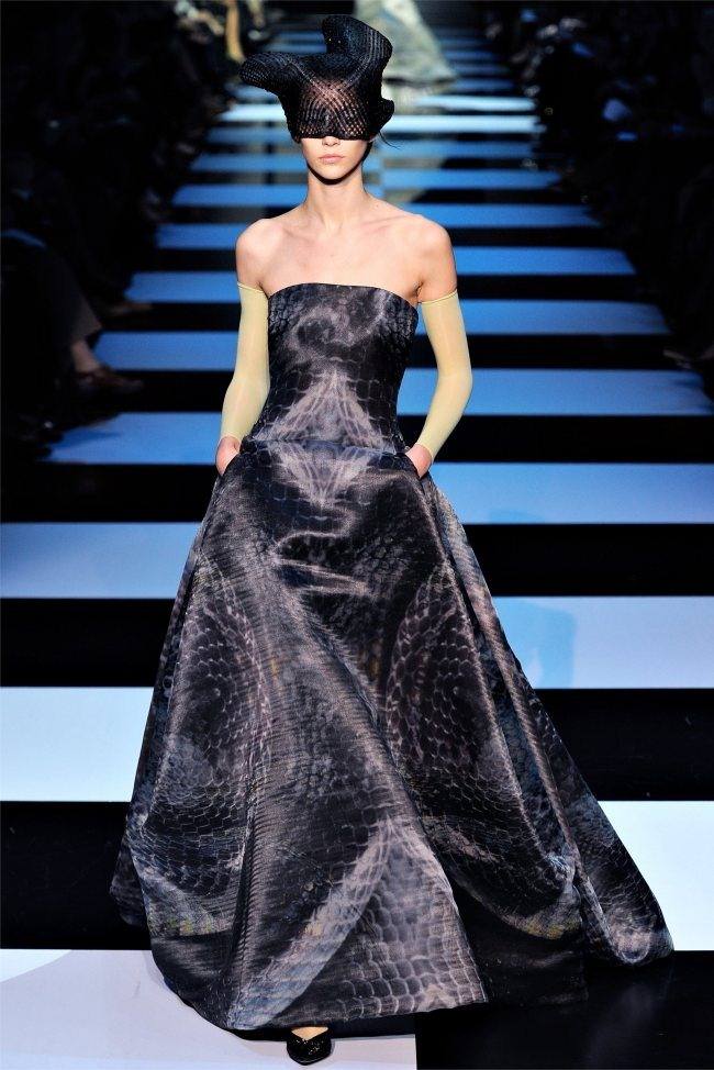 PARIS HAUTE COUTURE: ARMANI PRIVÉ SPRING 2012 COUTURE