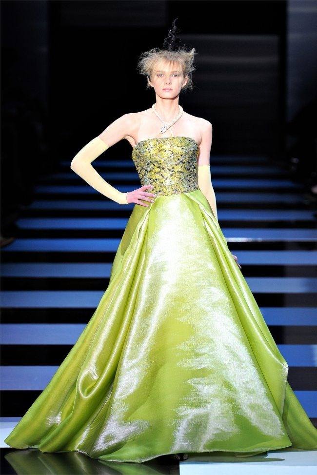 PARIS HAUTE COUTURE: ARMANI PRIVÉ SPRING 2012 COUTURE