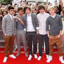 ‎5 หนุ่ม One Direction สร้า้งประวัติศาสตร์ สามารถพาอัลบั้ม  Up All Night  เดบิวท์เข้าอันดับ 1 บิลบอร