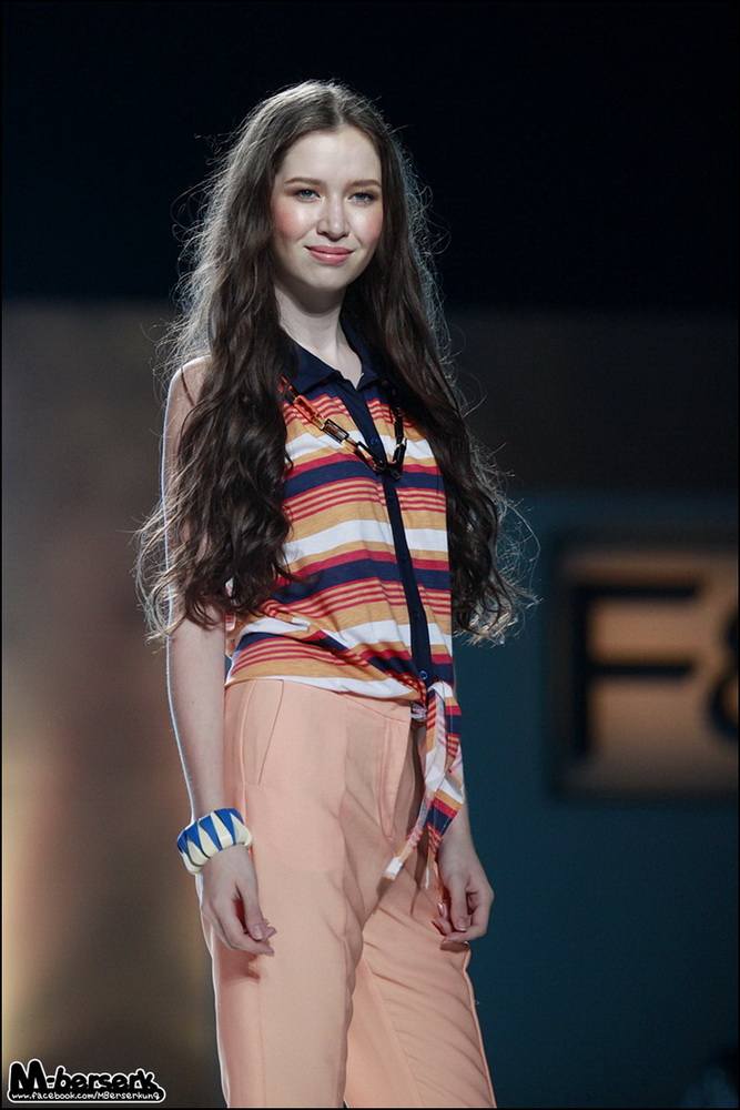 รวมภาพบรรยากาศ @ F&F แบรนด์จากอังกฤษ ฉลองครบรอบ2ปี [22.3.12] 	vote