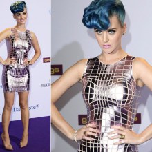 Katy Perry มาพร้อมชุดที่ให้อารมณ์เหมือนลูกบอลดิสโก้! ที่งาน Echo Awards !!...แถมคลิปการแสดงของเธอกับ