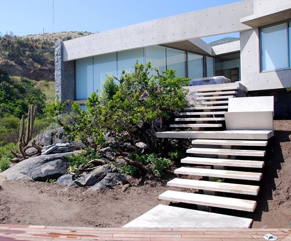 Contemporary Coastal Homes on a rocky shore of Punta Pite, Chile