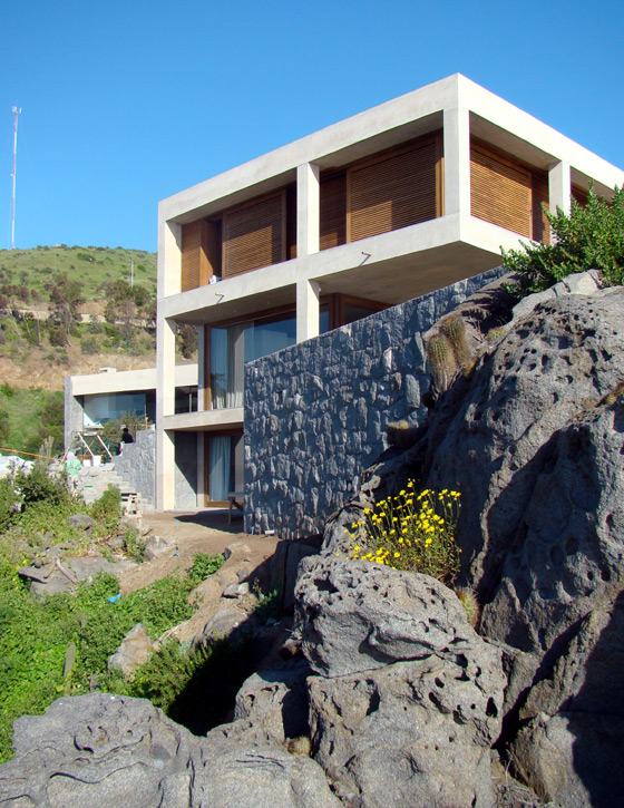 Contemporary Coastal Homes on a rocky shore of Punta Pite, Chile