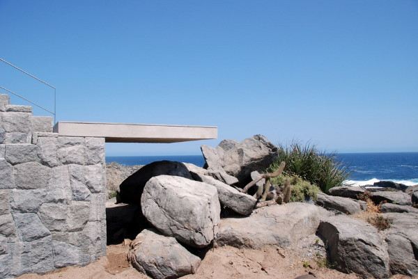 Contemporary Coastal Homes on a rocky shore of Punta Pite, Chile
