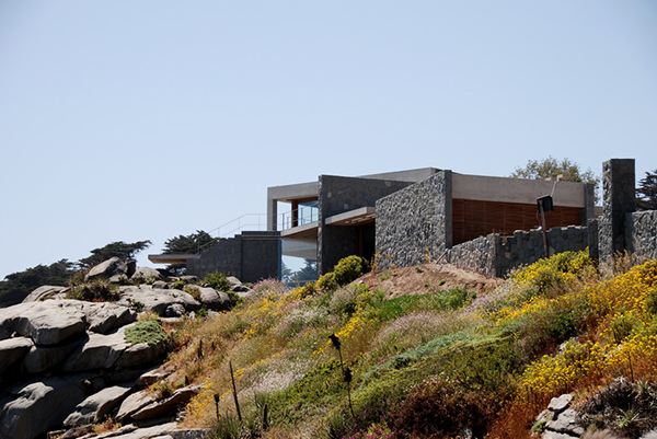 Contemporary Coastal Homes on a rocky shore of Punta Pite, Chile