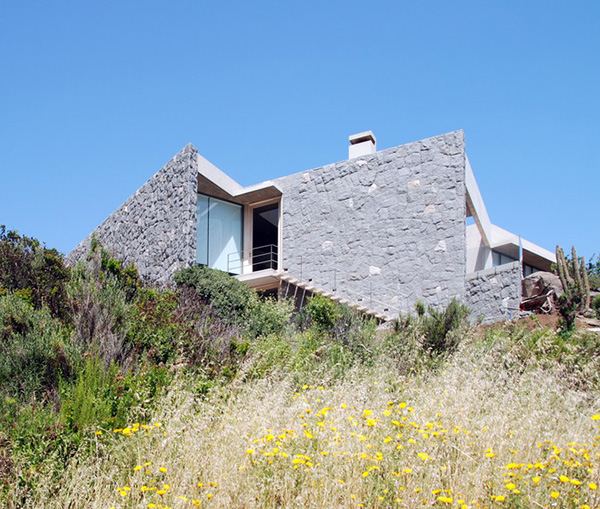 Contemporary Coastal Homes on a rocky shore of Punta Pite, Chile