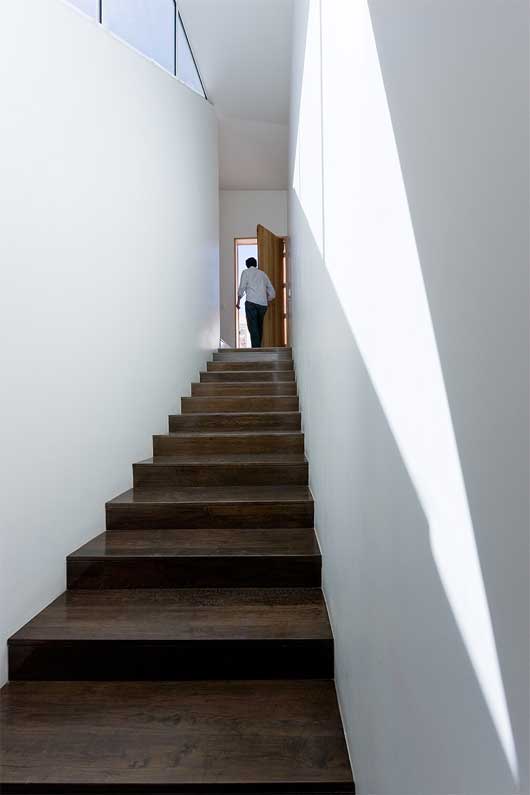 Mountainside Home in Mexico - amazing futuristic design lets you relax on your own roof ...