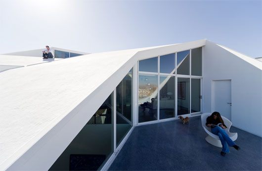 Mountainside Home in Mexico - amazing futuristic design lets you relax on your own roof ...