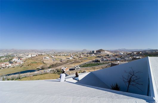 Mountainside Home in Mexico - amazing futuristic design lets you relax on your own roof ...