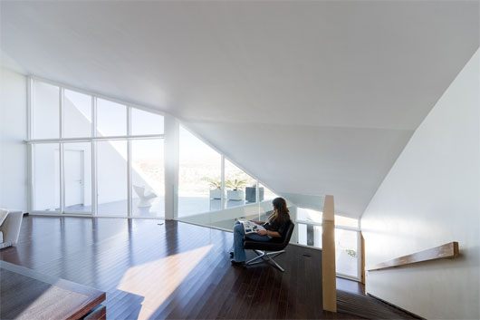 Mountainside Home in Mexico - amazing futuristic design lets you relax on your own roof ...