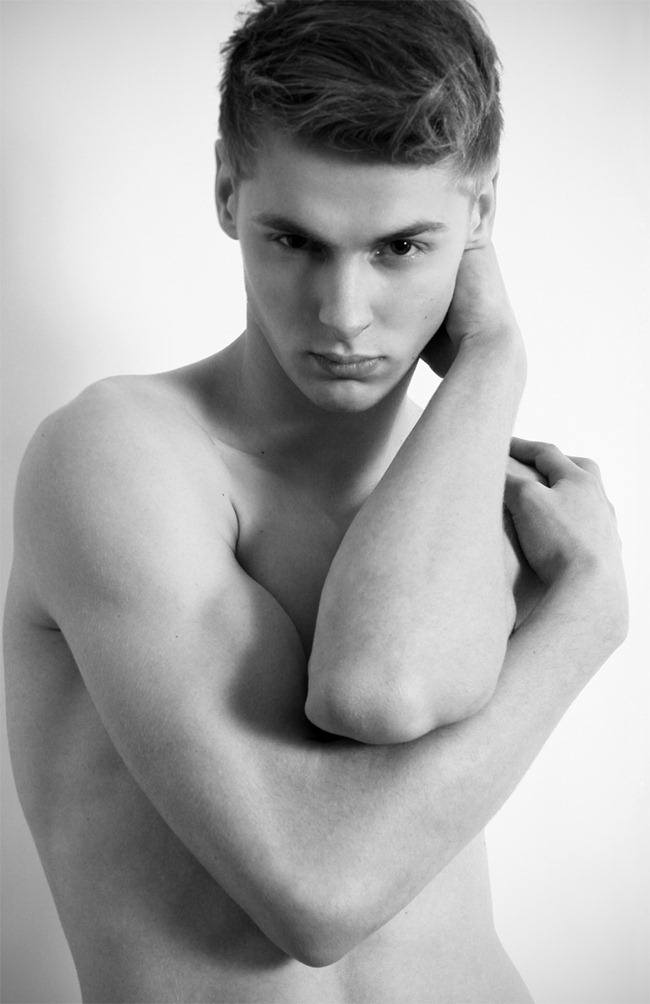 FEATURED MODEL: PATRYK FRIEBE BY PHOTOGRAPHER DAMIAN MILCZAREK