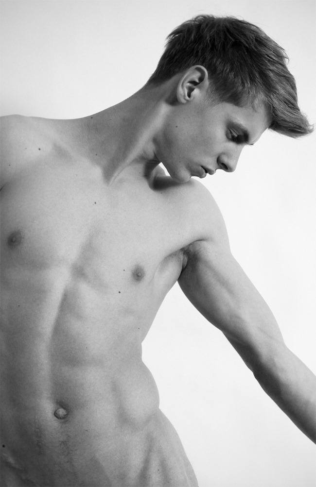 FEATURED MODEL: PATRYK FRIEBE BY PHOTOGRAPHER DAMIAN MILCZAREK