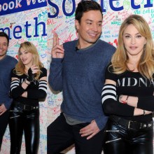 Madonna กับ Jimmy Fallon ที่ Facebook Wall ในนิวยอร์ค มี Live Chat กับเจ๊มะดันที่นี่   http://www.f