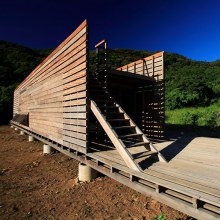 ธรรมชาติเกินพายุมาทำไงกันเนี่ยMahogany Home in Taiwan - designed for winds to blow through it...