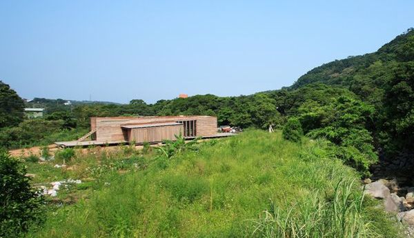ธรรมชาติเกินพายุมาทำไงกันเนี่ยMahogany Home in Taiwan - designed for winds to blow through it...
