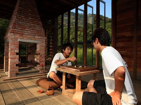 ธรรมชาติเกินพายุมาทำไงกันเนี่ยMahogany Home in Taiwan - designed for winds to blow through it...