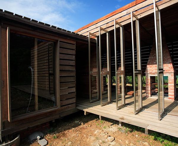 ธรรมชาติเกินพายุมาทำไงกันเนี่ยMahogany Home in Taiwan - designed for winds to blow through it...