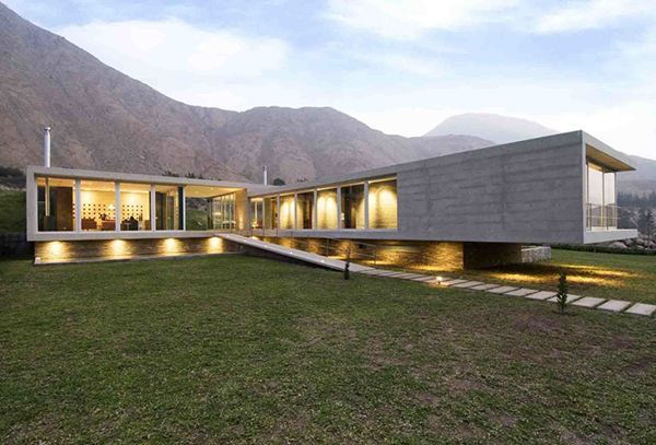 Concrete and Glass Home blends with the Andes