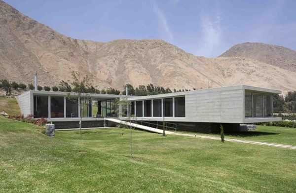Concrete and Glass Home blends with the Andes