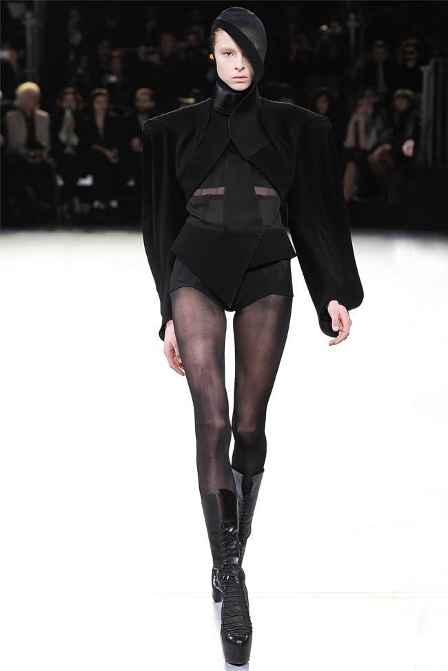 PARIS FASHION WEEK: MUGLER FALL 2012