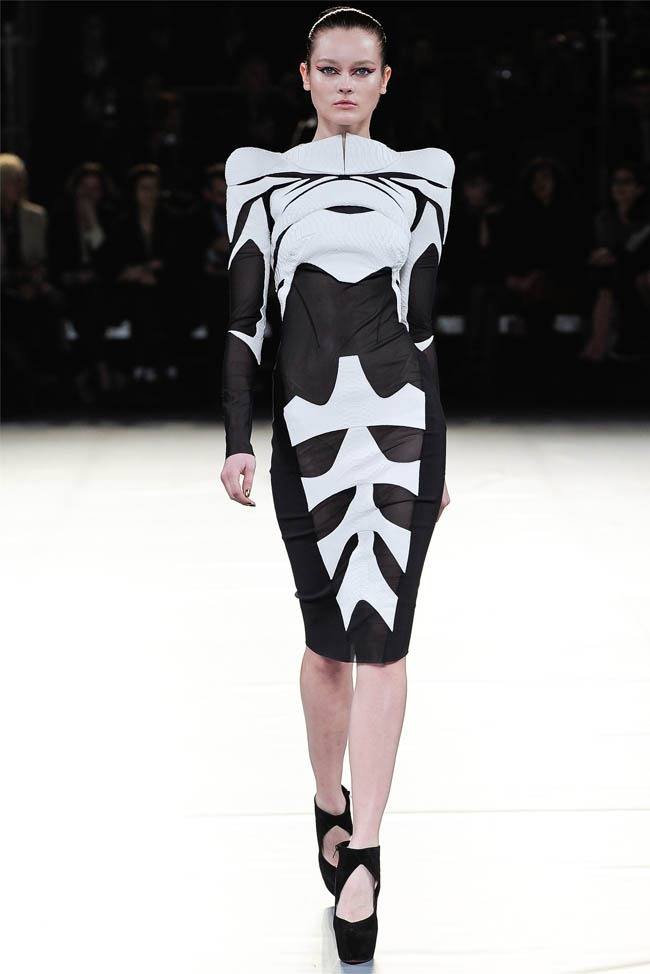 PARIS FASHION WEEK: MUGLER FALL 2012