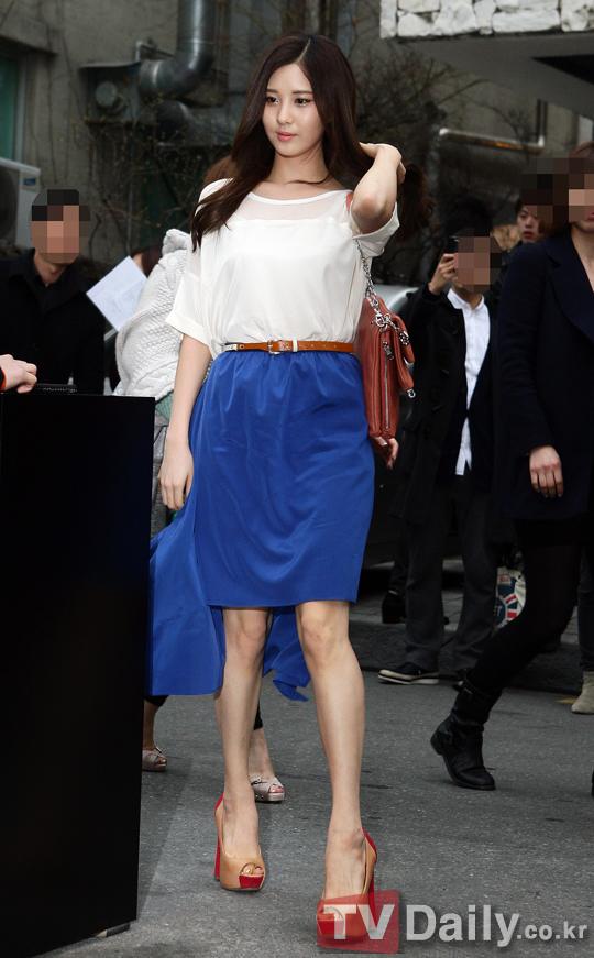 ซอฮยอน-ซูยอง (SNSD) พร้อมคนบันเทิง ร่วมงานแฟชั่น DKNY '2012 SS Fashion Show'