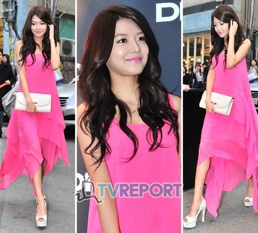 ซอฮยอน-ซูยอง (SNSD) พร้อมคนบันเทิง ร่วมงานแฟชั่น DKNY '2012 SS Fashion Show'