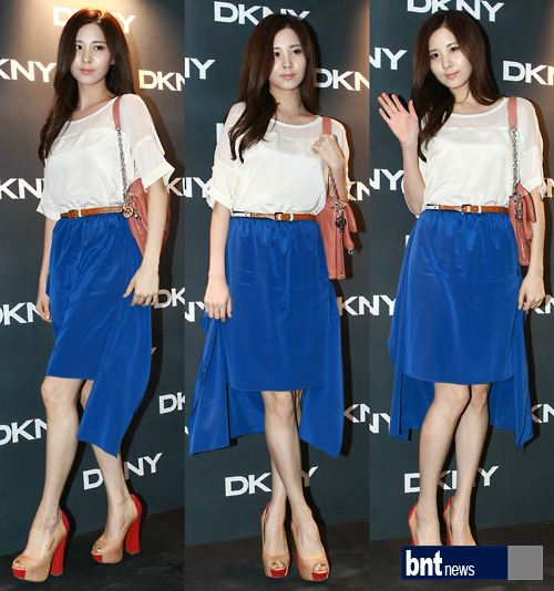 ซอฮยอน-ซูยอง (SNSD) พร้อมคนบันเทิง ร่วมงานแฟชั่น DKNY '2012 SS Fashion Show'